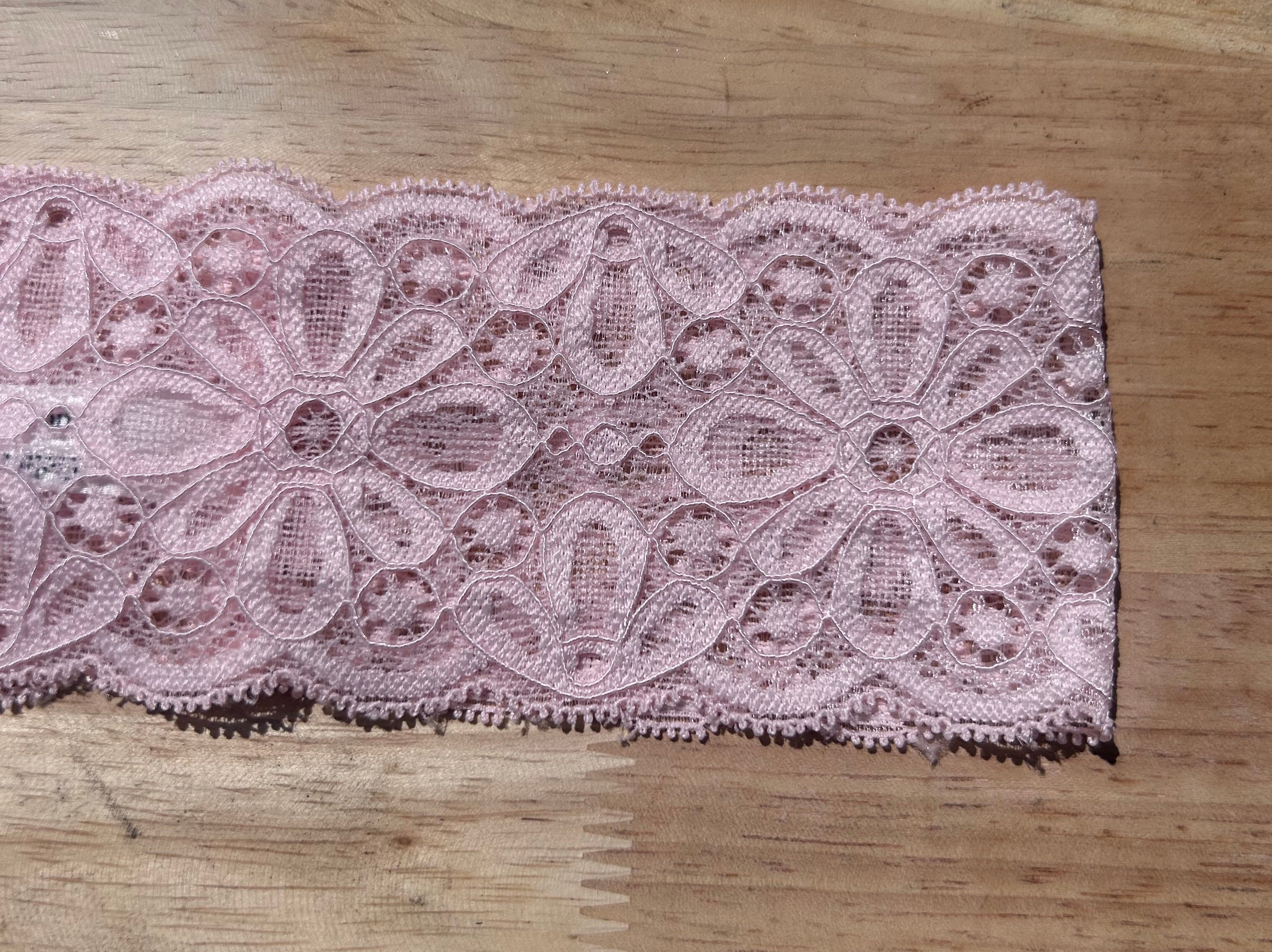 Dentelle Bohème rose clair