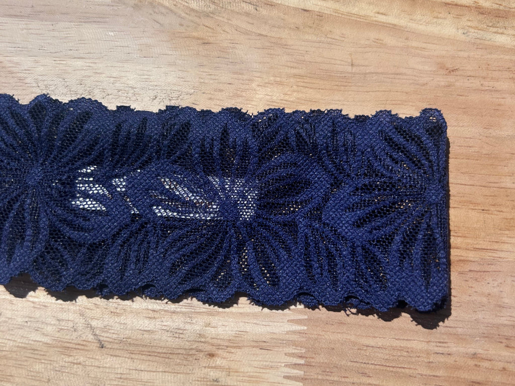 Dentelle Fleur bleu marine